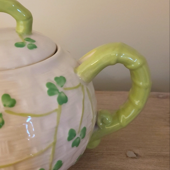 🍀Celtic Classics Stoneware Shamrock Clover with Basket Weave Design Teapot - Picture 7 of 14